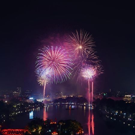 เมย์ เดอ วิลล์ ลักชัวรี โฮเทล แอนด์ สปา Hotel ฮานอย ภายนอก รูปภาพ Fireworks at the 2013 National Day Parade