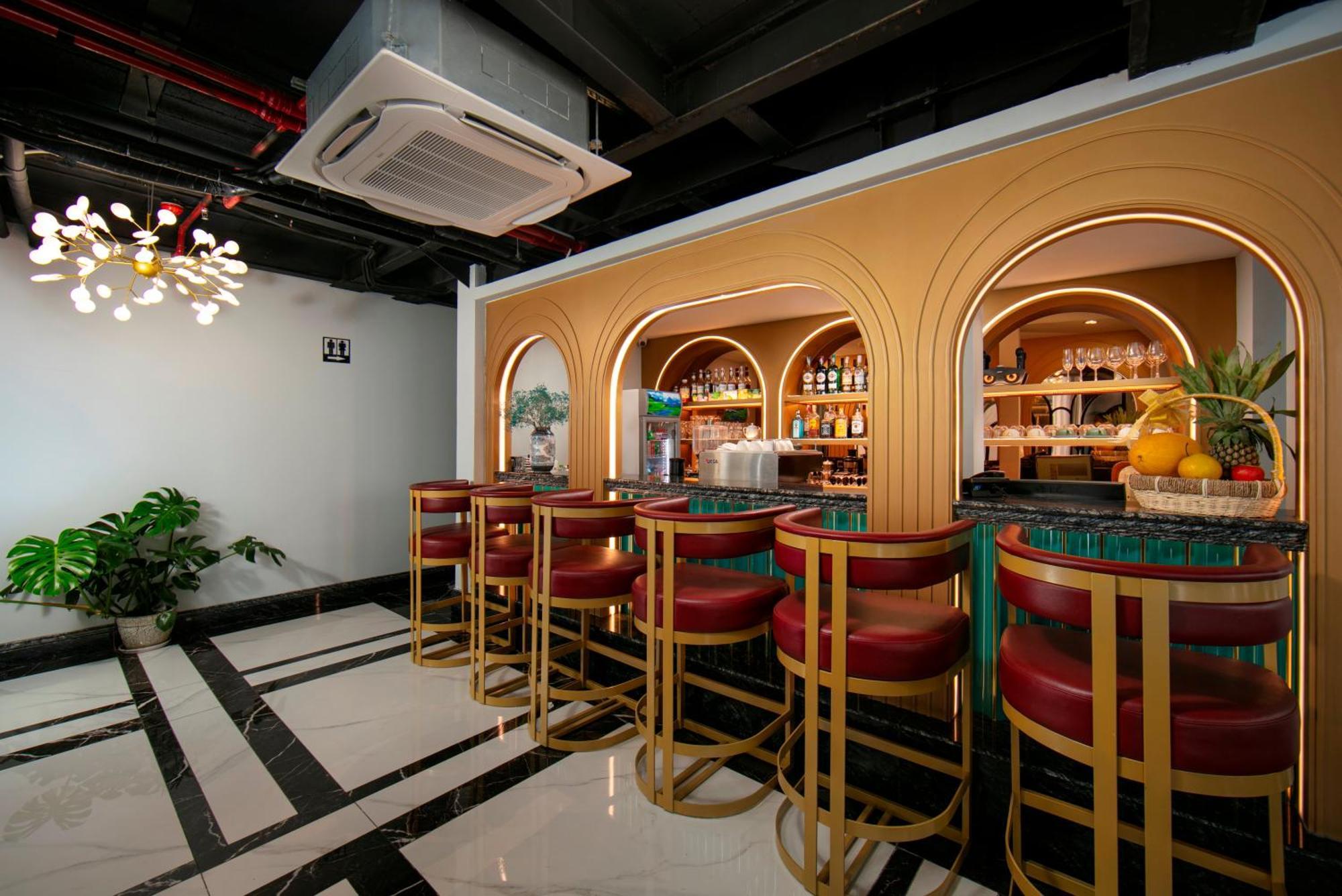 เมย์ เดอ วิลล์ ลักชัวรี โฮเทล แอนด์ สปา Hotel ฮานอย ภายนอก รูปภาพ The bar at the hotel