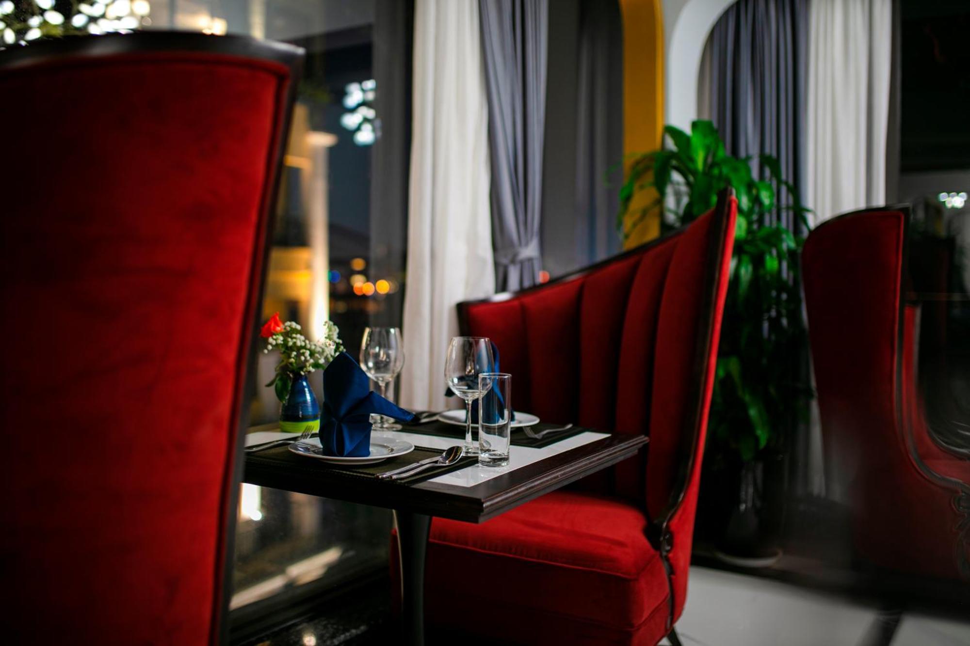 เมย์ เดอ วิลล์ ลักชัวรี โฮเทล แอนด์ สปา Hotel ฮานอย ภายนอก รูปภาพ Restaurant interior