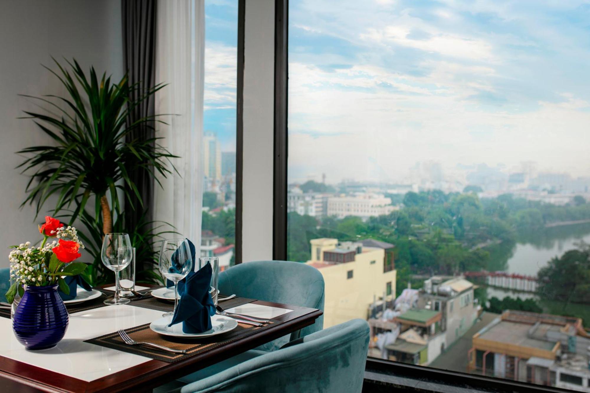เมย์ เดอ วิลล์ ลักชัวรี โฮเทล แอนด์ สปา Hotel ฮานอย ภายนอก รูปภาพ View from the restaurant