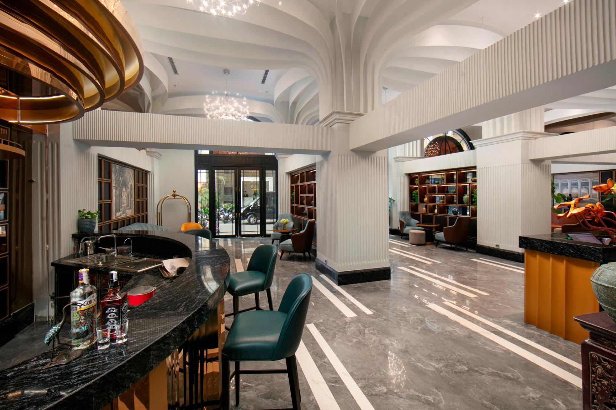 เมย์ เดอ วิลล์ ลักชัวรี โฮเทล แอนด์ สปา Hotel ฮานอย ภายนอก รูปภาพ The lobby of the hotel