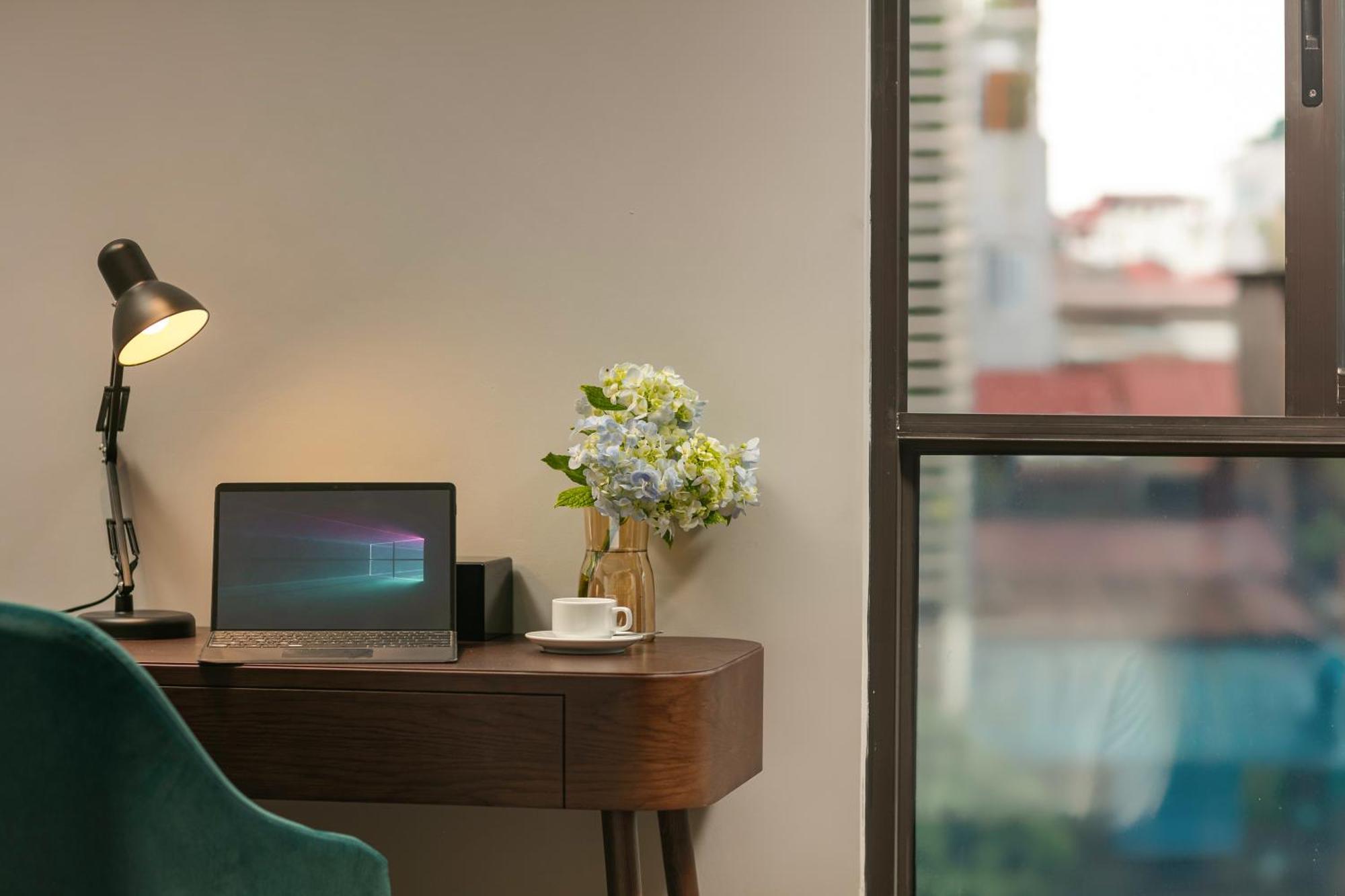 เมย์ เดอ วิลล์ ลักชัวรี โฮเทล แอนด์ สปา Hotel ฮานอย ภายนอก รูปภาพ A Microsoft Surface Pro 4