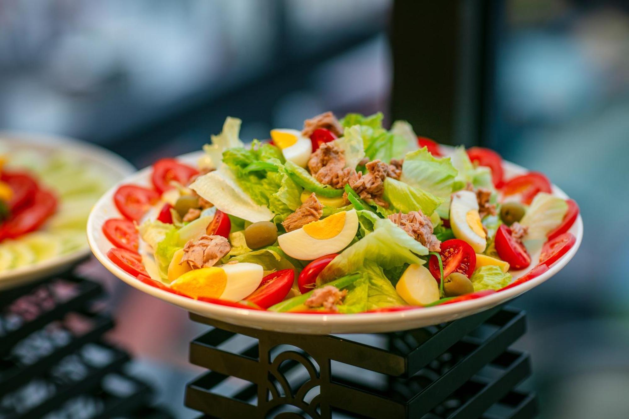 เมย์ เดอ วิลล์ ลักชัวรี โฮเทล แอนด์ สปา Hotel ฮานอย ภายนอก รูปภาพ A caesar salad