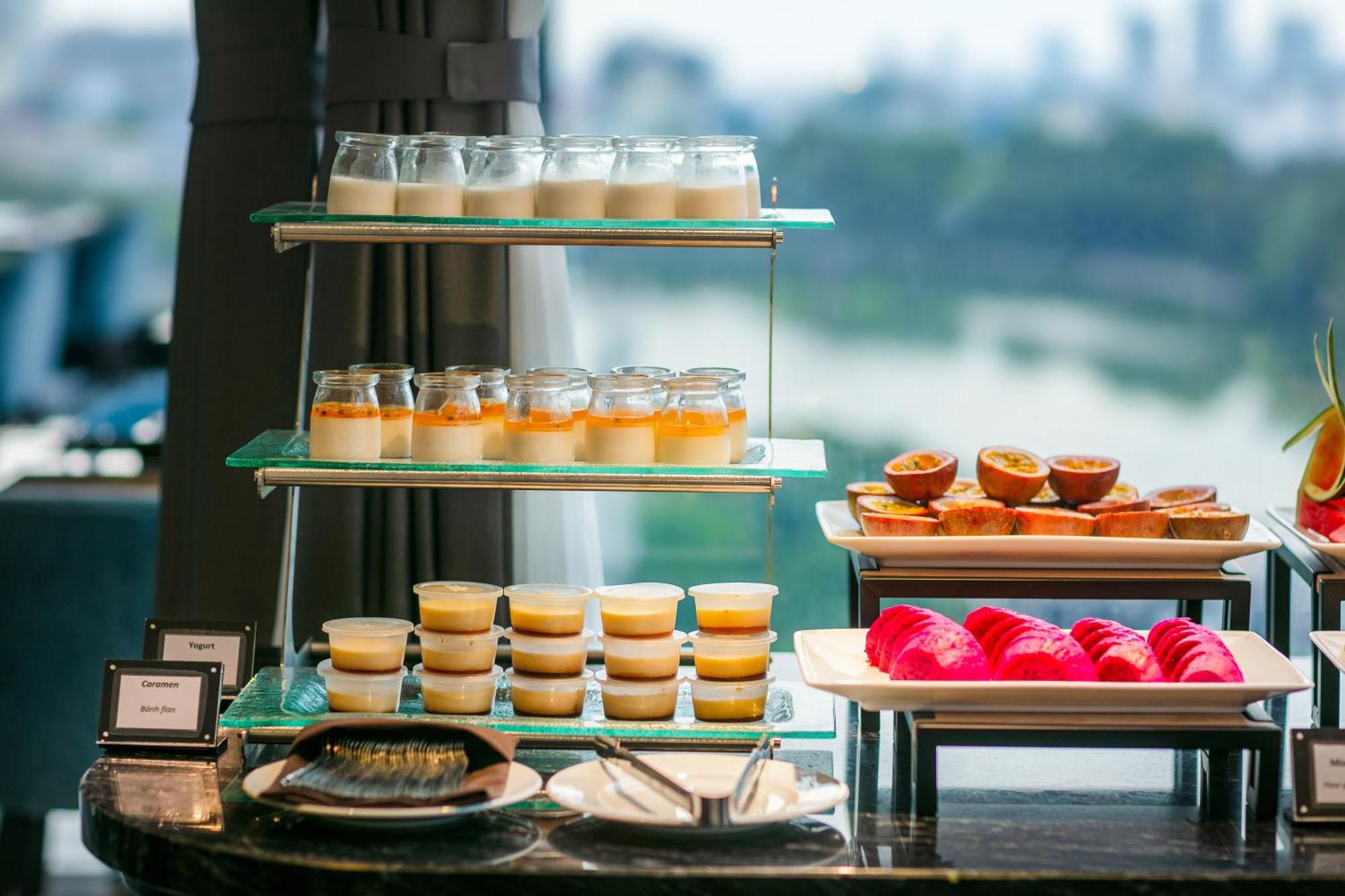 เมย์ เดอ วิลล์ ลักชัวรี โฮเทล แอนด์ สปา Hotel ฮานอย ภายนอก รูปภาพ A dessert buffet
