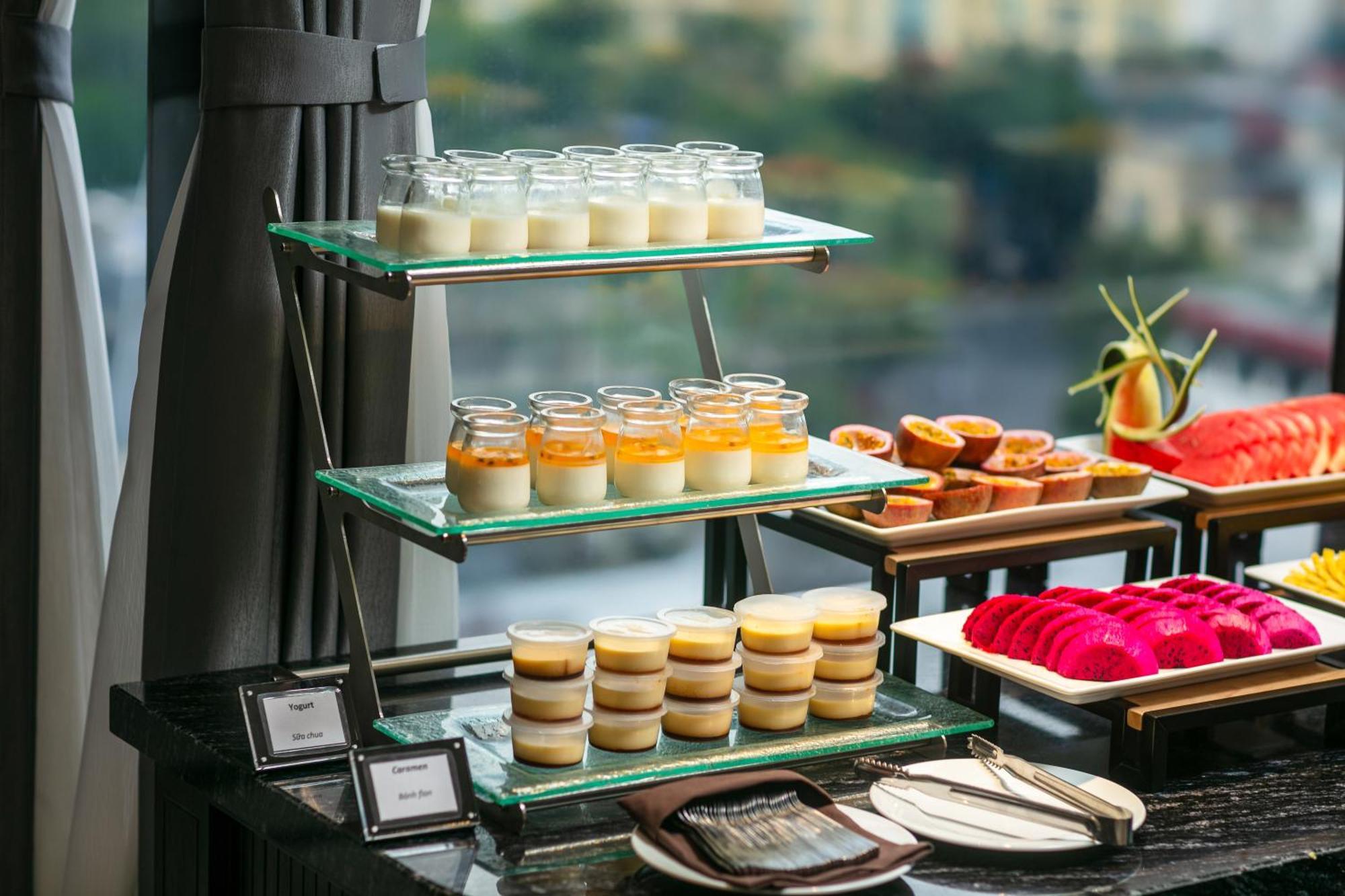 เมย์ เดอ วิลล์ ลักชัวรี โฮเทล แอนด์ สปา Hotel ฮานอย ภายนอก รูปภาพ A dessert buffet
