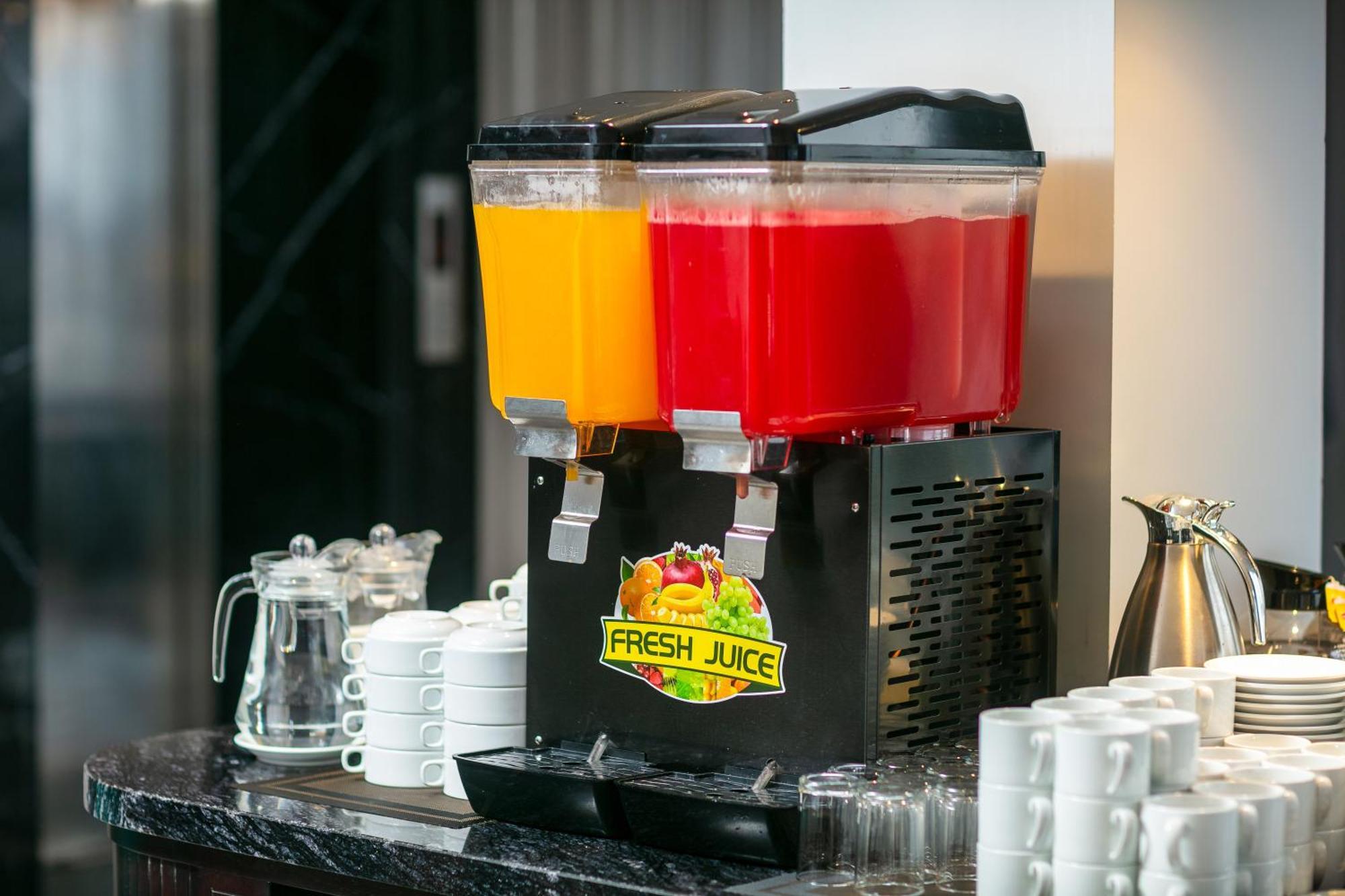 เมย์ เดอ วิลล์ ลักชัวรี โฮเทล แอนด์ สปา Hotel ฮานอย ภายนอก รูปภาพ A juice dispenser